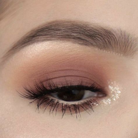 Matte Make Up, Membentuk Alis, Everyday Eye Makeup, Pink Eye Makeup, Smink Inspiration, Beauty Make-up, Makijaż Smokey Eye, Simple Eye Makeup, Colorful Eye Makeup