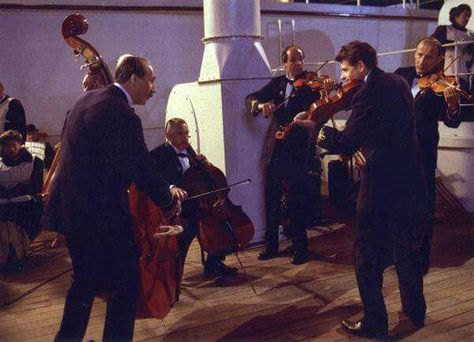 Titanic orchestra as ship goes down. Titanic Photos, Dowager Countess, Jack Rose, Titanic Movie, Rms Titanic, Foxtrot, Downton Abbey, Waltz, Titanic