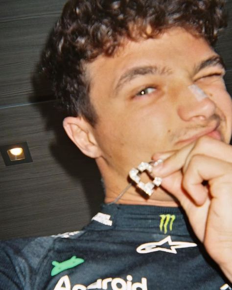 CLOSE UP 😮‍💨 Lando’s custom Quadrant necklace was right there with him to take that Miami win 🥹🍀 Mclaren Formula 1, Formula 1 Car Racing, Mclaren F1, Formula 1 Car, Lando Norris, Racing Driver, F1 Drivers, Pretty Men, F 1