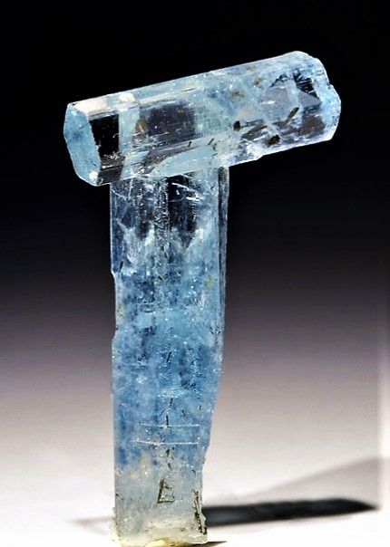 Aquamarine Mineral Properties, Natural Form Art, Unique Crystals, Crystal Room, Crystal Formations, Rock Minerals, Aquamarine Crystal, Aquamarine Stone, Mineral Stone