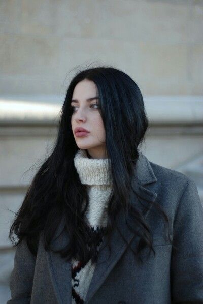 Dark Hair Pale Skin, Black Hair Pale Skin, Higgs Domino, Hair Pale Skin, Black Hair Aesthetic, Girls With Black Hair, Long Black Hair, Pale Skin, Fair Skin