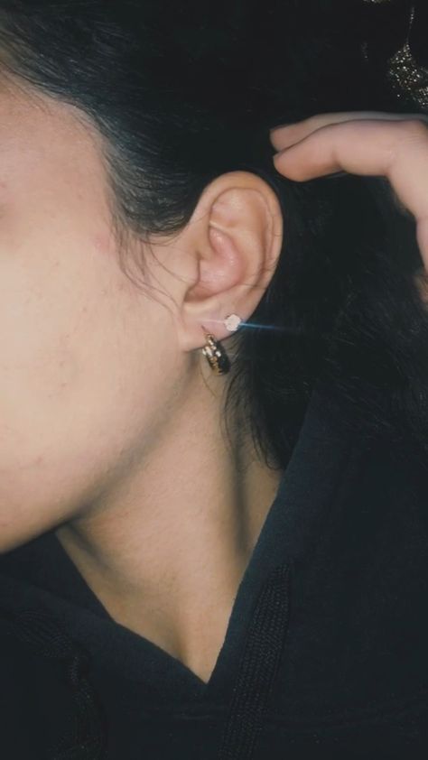 Double Earings Piercings, Double Ear Piercing, Stud Aesthetic, Double Lobe Piercing, Double Piercing Earrings, Piercing Inspo, Double Earrings, Double Piercing, Second Piercing