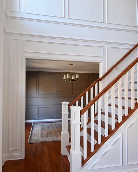 Foyer Wainscoting, Batten Staircase, Mango Ideas, Staircase Trim, Staircase Update, Foyer Inspiration, Stair Moulding, Foyer Remodel, Staircase Molding