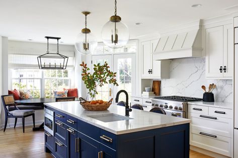 Kitchen of the Week: Bright Space With a Bold Blue Island Blue Kitchen Accents, White Kitchen Traditional, Blue Kitchen Island, Blue White Kitchens, Kitchen Island Cabinets, Blue Cabinets, Custom Kitchens, Kitchen Marble, Blue Island