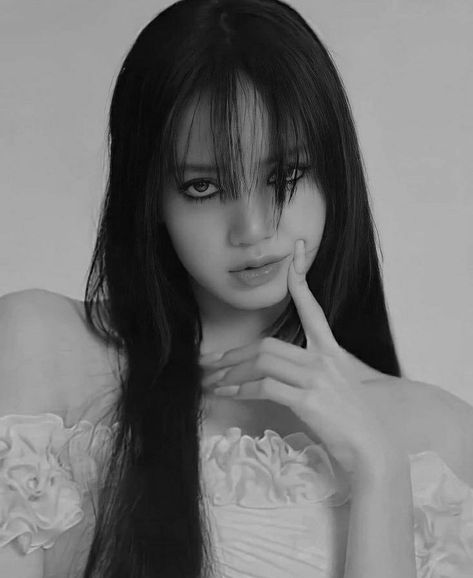 Blackpink Icons, Blackpink Poster, Lisa Bp, Lisa Blackpink Wallpaper, Vogue Japan, Lalisa Manobal, Black And White Aesthetic, Black N White, Lalisa Manoban