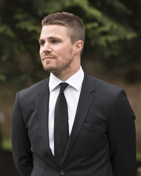 Stephen Amell on Instagram: “Folllow @Stephen.amelll . . .. . . . . . . . . . . .. . #dclegendsoftomorrow #teamarrow #teaqueen #ollie #laurellance #arrowseason5…” Steven Amell, Stephan Amell, Oliver Queen Arrow, Arrow Cw, Stephen Amell Arrow, Team Arrow, Dc Legends Of Tomorrow, Handsome Guys, Oliver Queen