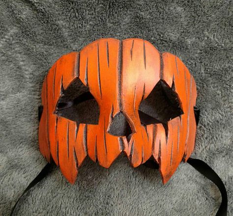 Masks Diy Kids, Jack O Lantern Costume, Spooky Outdoor Halloween Decor, Chic Halloween Decor, Cardboard Mask, Spooky Halloween Costumes, Mascaras Halloween, Pumpkin Mask, Fall Arts And Crafts