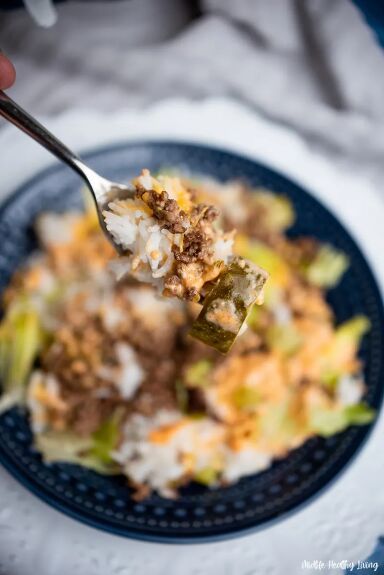 This big mac bowl recipe is keto, easy to make, and perfect for making a gluten free Big Mac dish at home! Everyone loves this salad or bowl recipe for Big Mac’s! Making a Big Mac at home that is a little healthier and lower in carbs is easy and fun. The sauce is simple to make and great for adding a little extra zest to any salad recipe you like. Try out this  Bacon Cheeseburger Flatbread Pizza, and  Weight Watchers Cheeseburger Casserole, for even m… Big Mac Rice Bowl, Gluten Free Big Mac, Cheeseburger Flatbread, Big Mac Bowl, Big Mac Salad, Keto Easy, Healthy High Protein Meals, Rice Bowls Recipes, Cheeseburger Casserole