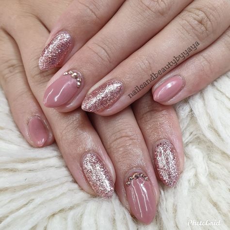 Soft Pink And Gold Nails, Bridal Nails Pink And Gold, Rose Gold And Pink Nails, Rose Gold Gel Manicure, Gold And Light Pink Nails, Rose Gold Nails Gel, Pink Bridal Nails, Dusty Rose Nails Design, Dusty Pink Nails Rose Gold