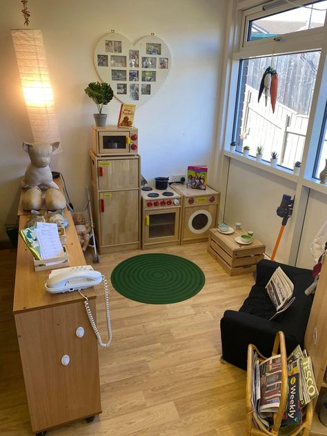 Childcare Home Corner Ideas, Early Years Home Corner, Home Corner Ideas Childcare, Home Corner Ideas, Home Corner Ideas Early Years, Early Childhood Education Degree, Small Room Layouts, Giraffe Room, Reception Classroom