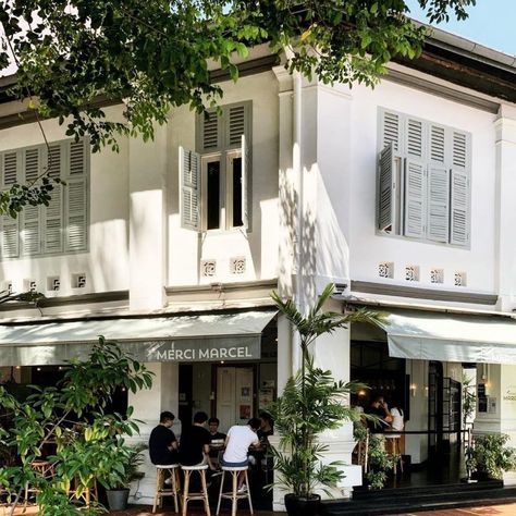 These Singapore Cafes Will Make You Feel Like You're Travelling Overseas - The Singapore Women's Weekly Singapore Vacation, Safari Cakes, Singapore Food, Overseas Travel, House Blend, Singapore Travel, English House, Cool Cafe, Southeast Asia