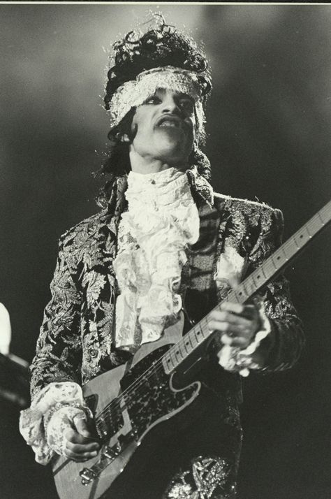 Lace headband? Yes, please! | 23 Of Prince's Most Important Looks Ever Mavis Staples, Prince Musician, Sheila E, Rip Prince, Music Canvas, Wedding China, Prince Purple Rain, Roger Nelson, Prince Rogers Nelson