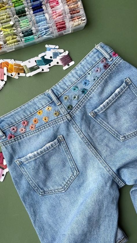 Embroidered Jeans Diy, Embroidery Jeans Diy, Clothes Embroidery Diy, Denim Embroidery, Diy Shorts, Handmade Embroidery Designs, Embroidery On Clothes, Cute Embroidery, 자수 디자인