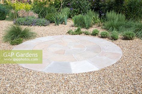 Circular Garden Design, Wildlife Garden Design, Circular Garden, Circular Lawn, Small Back Gardens, Garden Slabs, Curved Patio, Circular Patio, Garden Seating Area