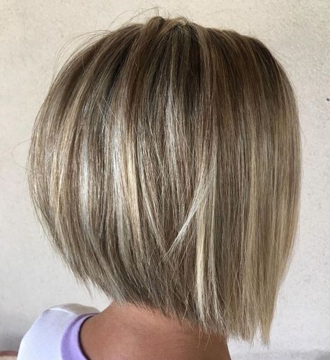 Layered Inverted Bob for Straight Hair 2023 Bobs For Fine Hair, Subtle Inverted Bob, Short To Long Bob, Layered Inverted Bob, Inverted Bob With Layers, Straight Bob Haircut, Kort Bob, Short Bobs, Inverted Bob