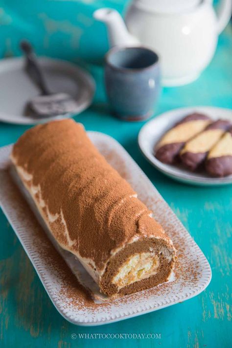 Tiramisu Swiss Roll Cake Tiramisu Swiss Roll, Coffee Swiss Roll, Fluffy Coffee, Sponge Cake Roll, Classic Tiramisu, Lady Finger Cookies, Asian Cake, Swiss Roll Cake, Cake Roll Recipes