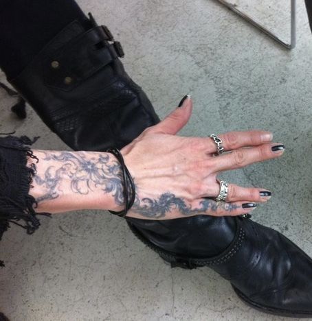 Visual Kei Tattoo, Vkei Tattoos, Japanese Hand Tattoo, Vkei Aesthetic, Japanese Hand Tattoos, Luna Sea, Japanese Love, Dir En Grey, Dope Tattoos