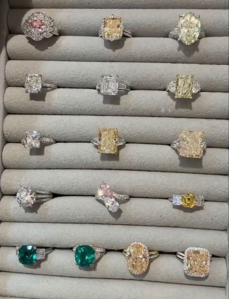 Pretty Jewelry Necklaces, Expensive Jewelry Luxury, Diamond Jewelry Designs, Dream Engagement Rings, Jane Birkin, Classy Jewelry, Fancy Jewellery, Expensive Jewelry, Stacked Jewelry