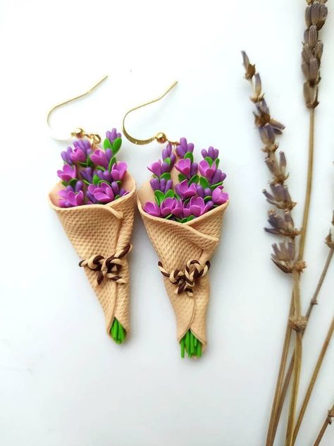 Polymer Clay Kunst, Bouquet Jewelry, Bright Jewelry, Pottery Jewelry, Jewelry Clay, Polymer Clay Flower Jewelry, Diy Earrings Polymer Clay, Botanical Earrings, Diy Jewlery