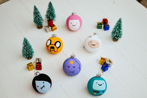 Adventure Time Crafts, Christmas Queen, Painting Ornaments, Nerdy Christmas, Geek Christmas, Bake Something, Anime Christmas, Ornament Ideas, Navidad Diy