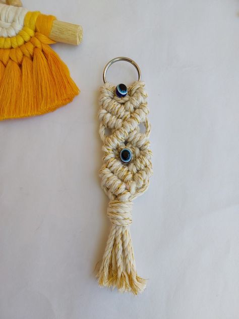 Evil eye keychain tutorial Keychain Tutorial, Evil Eye Keychain, Macrame Keychain, Youtube Tutorials, Evil Eye, Macrame, Macramé