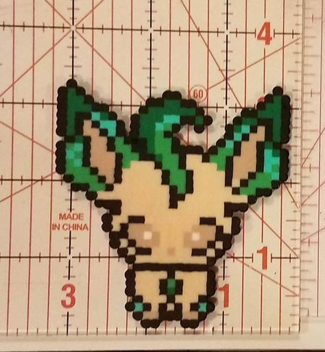 Leafeon pokemon made out of perler beads. Eevee Pattern, Leafeon Pokemon, Bead Things, Anime Pixel, Pokemon Bead, Perler Creations, Pixel Art Grid, Anime Pixel Art, Pixel Pattern