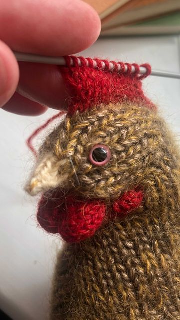 Knitted Birds, Claire Garland, Tea Cosy Knitting Pattern, Куклы American Girl, Chicken Crafts, Knitting Stitches Tutorial, Chicken Pattern, Animal Knitting Patterns, Handmade Knitwear