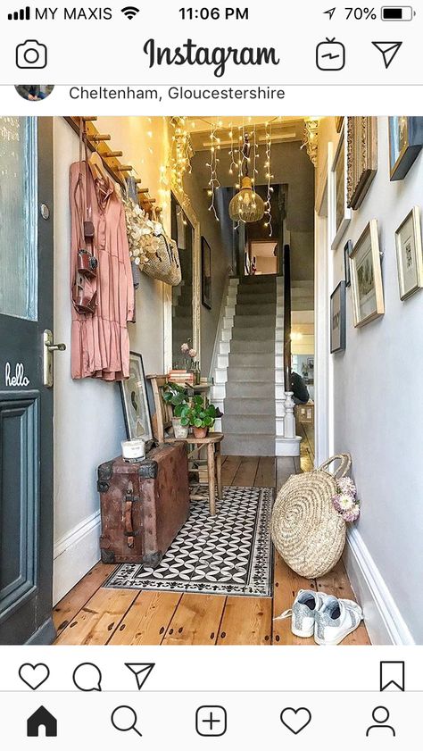 Apartment Entryway Ideas Narrow Hallways, Indoor Door Colors, Victorian Entryway, Entrance Hall Decor, Victorian Hallway, Hallway Colours, Apartment Entryway, Hallway Coat Rack, Hallway Inspiration