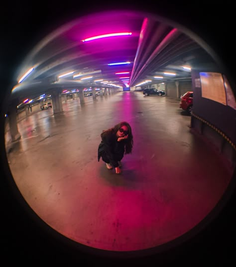 90s Fisheye Photography, Pose Fisheye, 90s Profile Picture, Fisheye Lens Pfp, Fisheye Lens Aesthetic, Release Aesthetic, 90's Haircut, Fish Eye Lens Aesthetic, Fish Eye Lens Photography