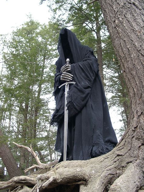 Kropserkel: Dark Rider Nazgul WitchKing costume and armor Ring Wraith, Halloween Outside, Halloween Ring, Halloween Graveyard, Chanel Cruise, My Dearest, Halloween Props, Outdoor Halloween, Grim Reaper