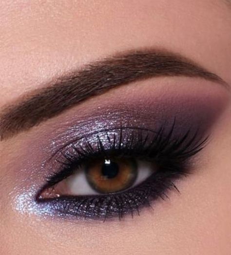 Makeup For Purple Dress Bridesmaid, Dark Purple Smokey Eye, Eye Makeup For Purple Dress, Dark Purple Eyeshadow Looks, Dark Purple Makeup Looks, Smokey Eye Purple, Dark Purple Eyeshadow, Plum Makeup, Maroon Eyeshadow