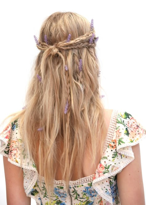 Anna Webber / Getty Images 7/21 The Flower-Fairy Hair at Alice + Olivia Midsommar may have brought back the flower crown, but I'm more into this disheveled version with scattered blooms, intricate braids, and loose waves. —B.C. Fairy Hairstyles, Spring Hair Trends, Hair Tinsel, Fairy Hair, Loose Braids, Long Blonde, Spring Hairstyles, Long Straight Hair, Box Braids Hairstyles