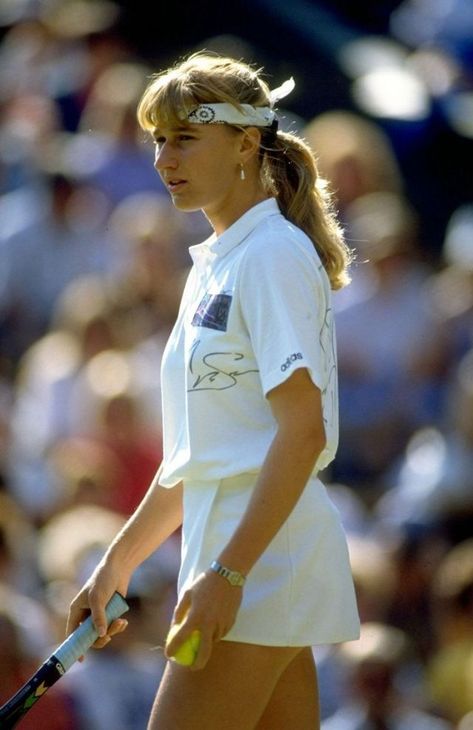 26 Candid Photographs of a Young Steffi Graf While Performing on Stages in the Late 1980s and 1990s Atp Tennis, Steffi Graf, Martina Navratilova, Tennis Outfits, Andre Agassi, Tennis Champion, Wimbledon Tennis, Tennis Life, Tennis Legends