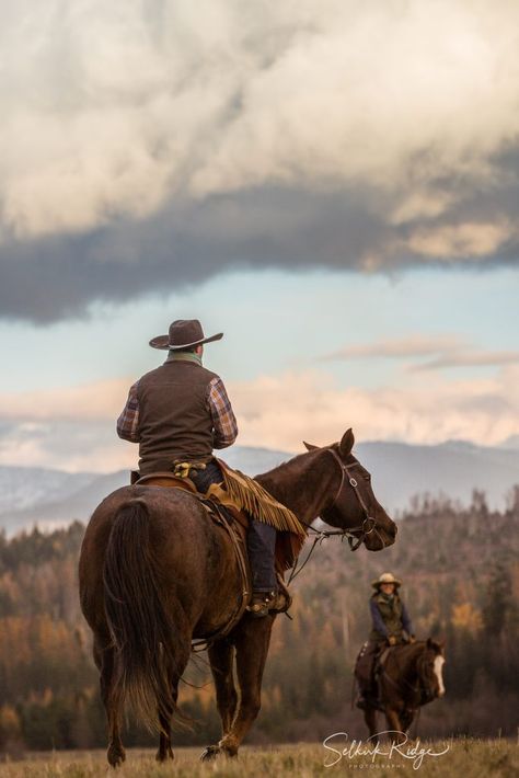 Selkirk Ridge Photography Western Lifestyle Workshop ⋆ Western Pleasure Guest Ranch Cowboy Artwork, Cowboy Photography, Western Photo, Cowboy Pictures, Western Photography, Western Lifestyle, Cowgirl And Horse, Guest Ranch, Cowboy Horse