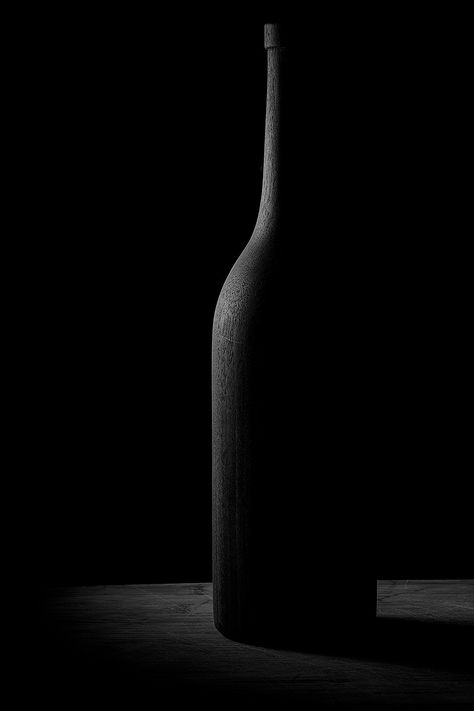 Low Key Still Life Photography, Low Light Object Photography, Chiaroscuro Photography Still Life, Low Key Photography Object, Studio Photography Ideas, Dramatic Lighting Photography Still Life, Low Light Photography Objects, Dark And Moody Still Life Photography, Low Key Photography