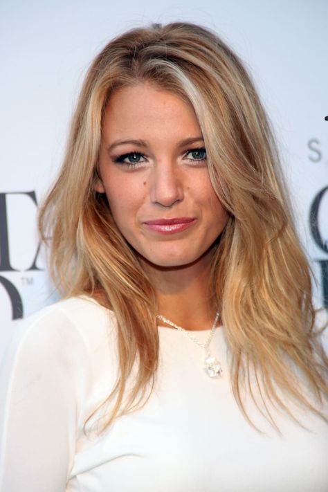 Ask a Hairstylist: The Best Haircuts If You Have Cowlicks in the Front of Your Hair | The Skincare Edit Blake Lively Hair, Strawberry Blonde Hair Color, Color Rubio, Strawberry Blonde Hair, Jennifer Morrison, Celebrity Hair Stylist, Brown Blonde Hair, Long Layered Hair, Long Blonde Hair