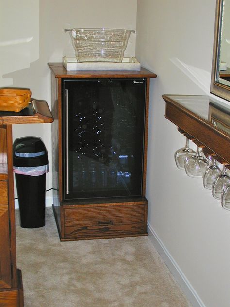 Small Refrigerator Cabinet, Kegerator Cabinet, Bar Shelf Ideas, Mini Fridge Bar, Mini Fridge In Bedroom, Beer Refrigerator, Wine And Beer Fridge, Fridge Wall, Desk Nook