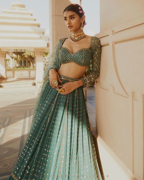 Modern Lehenga, Lengha Blouse Designs, Lengha Blouse, Lehenga Ideas, Green Lehenga Choli, Asian Attire, Reception Outfits, Ghaghra Choli, Blouse Lehenga