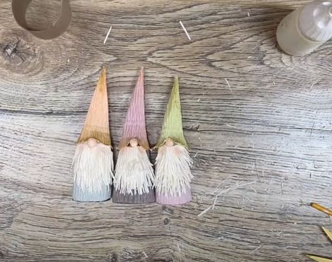 Crepe Paper Gnomes - Carte Fini Paper Gnomes, Spring Topiary, Bunny Wreath Diy, Crepe Paper Flowers Diy, Paper Succulents, Crepe Paper Roses, Paper Bunny, Paper Peonies, Paper Christmas Tree