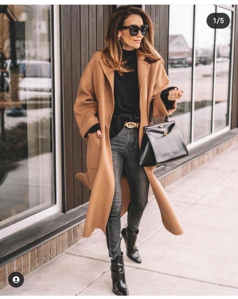 Caramel Coat Outfit Winter, Caramel Coat Outfit, Spring Pallete, Camel Coat Outfit Winter Style, Fashion Inspo Outfits Minimal Chic, Camel Coat Outfit, Parisian Outfits, Winter Coat Outfits, Sassy Style