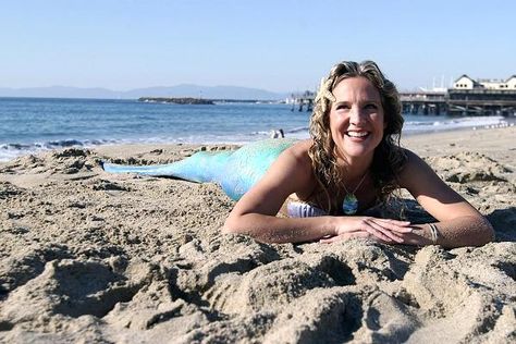 Meet a professional mermaid who charges up to $6,000 per appearance. Mermaid Suit, Mermaid Island, Professional Mermaid, Mermaid Photography, Real Mermaids, Desk Job, Sunset Silhouette, Sunset Nature, A Mermaid