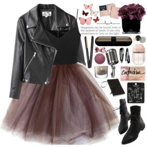 1917. Ballerina Tulle Skirt And Leather Jacket, Tulle Skirt Leather Jacket Outfit, Tutu Skirt Outfit, Skirt Outfit Casual, 80s Party Outfits, Tulle Skirts Outfit, Tulle Skirts, 가을 패션, Fashion Mode