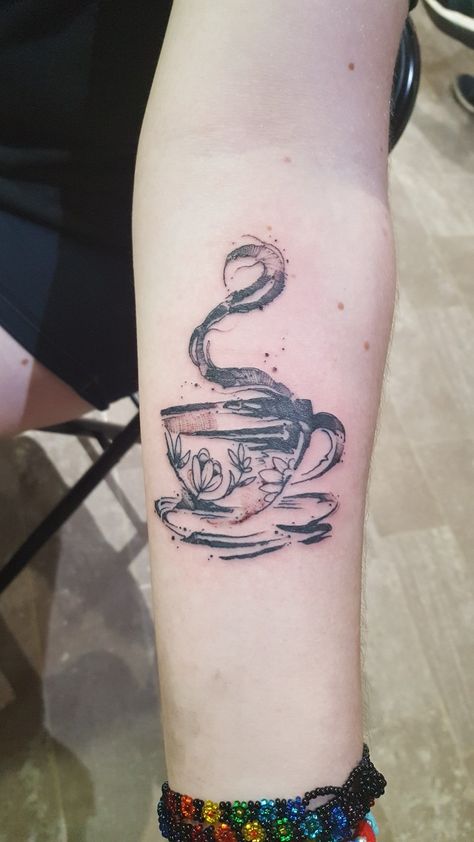 Coffee cup tattoo with flowers☕  I'm forever in love with my new tattoo (Done @ Evolved Body Art, Columbus Ohio) (Photo by @eruka8) Coffee Cup Tattoo, Tea Tattoo, Teacup Tattoo, Tattoo With Flowers, Cup Tattoo, Black Kitties, Forever In Love, Coffee Tattoos, Tattoos For Lovers