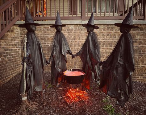 Life Size Witch Diy, Haunted Cemetery Halloween, 3 Witches Holding Hands, Tomato Cage Witch Diy, Halloween Canopy Decorating Ideas, Diy Witch Hat Decoration, Witch Yard Decorations Diy, Diy Witch Decorations Outdoor, Tomato Cage Witch