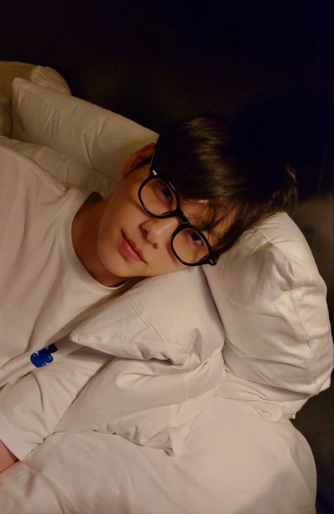 Glasses Wallpaper, I Still Love Him, Ideal Boyfriend, Txt Soobin, Chur, Peinados Fáciles Para Cabello Corto, Kpop Wallpaper, My Only Love, Boyfriend Pictures