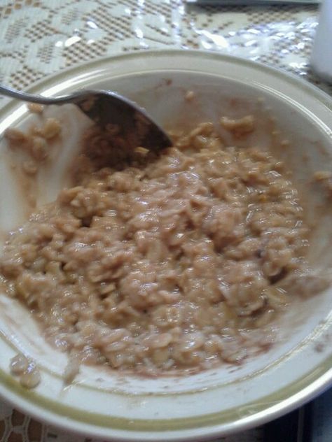 Post workout .. 1/2 cup plain oats. Let it cool for about 3 minutes then stir in protein powder ! Plain Oatmeal, Post Workout, Protein Powder, Oats, Oatmeal