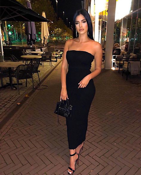 The Outfit Community on Instagram: “🔥🔝 @x.iz.x  #outfits #outfitinspo #outfitideas #outfitinspiration #outfitoftheday #outfit #fashion #fashionblogger #blogger #style…” Dinner Night Outfit, Dinner Date Night Outfit, Dinner Outfit Classy, Night Out Outfit Classy, Dinner Outfit Summer, Date Night Outfit Classy, Outfits Night Out, Dinner Party Outfits, Dinner Date Outfits