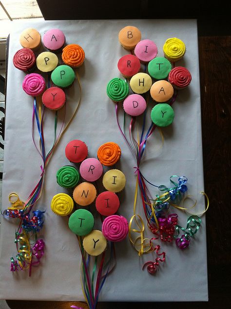 Happy Birthday Balloon Cupcakes--way too cute. I'm not sure mine would look these neat though:) Balloon Cupcakes, Pull Apart Cupcakes, Happy Birthday Balloons, Kue Ulang Tahun, Cupcake Cake, Cupcake Ideas, Birthday Cupcakes, Cup Cakes, Cupcakes Decoration