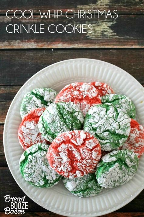 Christmas Crinkle Cool Whip Cookies are a blast to make with the kids! Just be ready to get a little messy! Cake Mix And Cool Whip, Crinkles Cookies, Christmas Crinkle Cookies, Cool Whip Cookies, Bread Booze Bacon, Dessert Oreo, Best Holiday Cookies, Christmas Cookie Exchange, Desserts Vegan