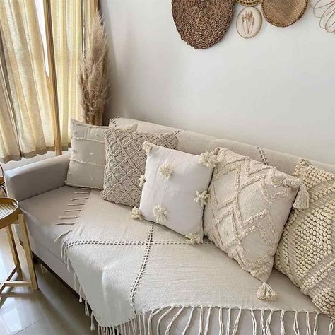 Sofa Makeover, Casa Country, Living Room Warm, Small House Design Plans, Hygge Decor, Interior Deco, French Country Decorating, Home Design Plans, Small House Design